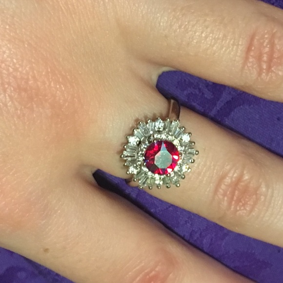 ❤️ Red Swarovski❤️ring - Picture 3 of 3